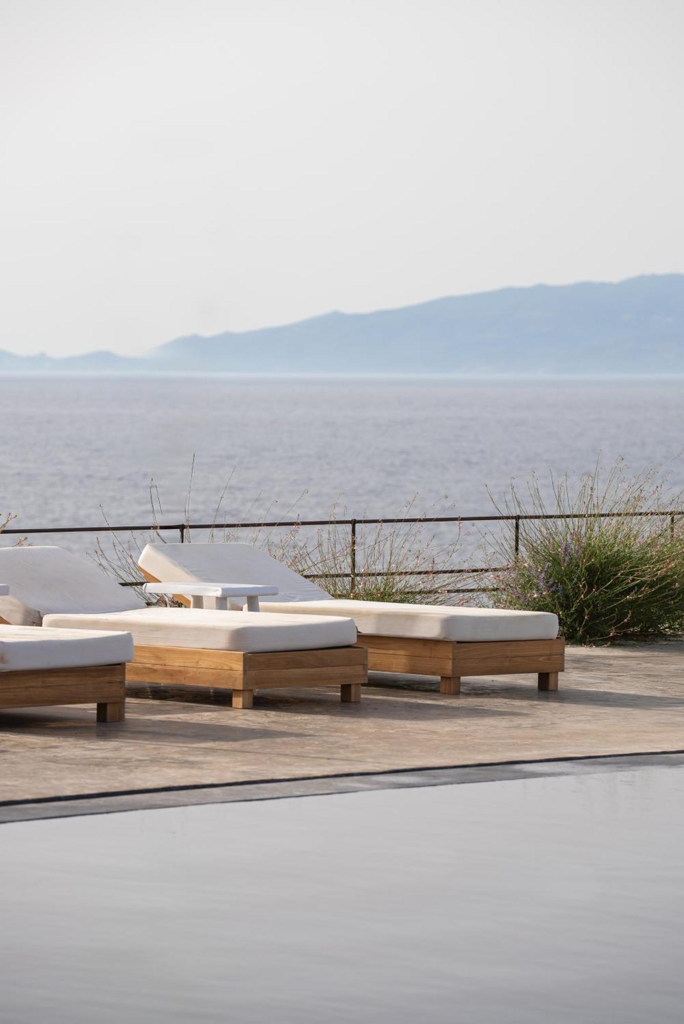 Colombos Beachfront Foinikiá Dış mekan fotoğraf