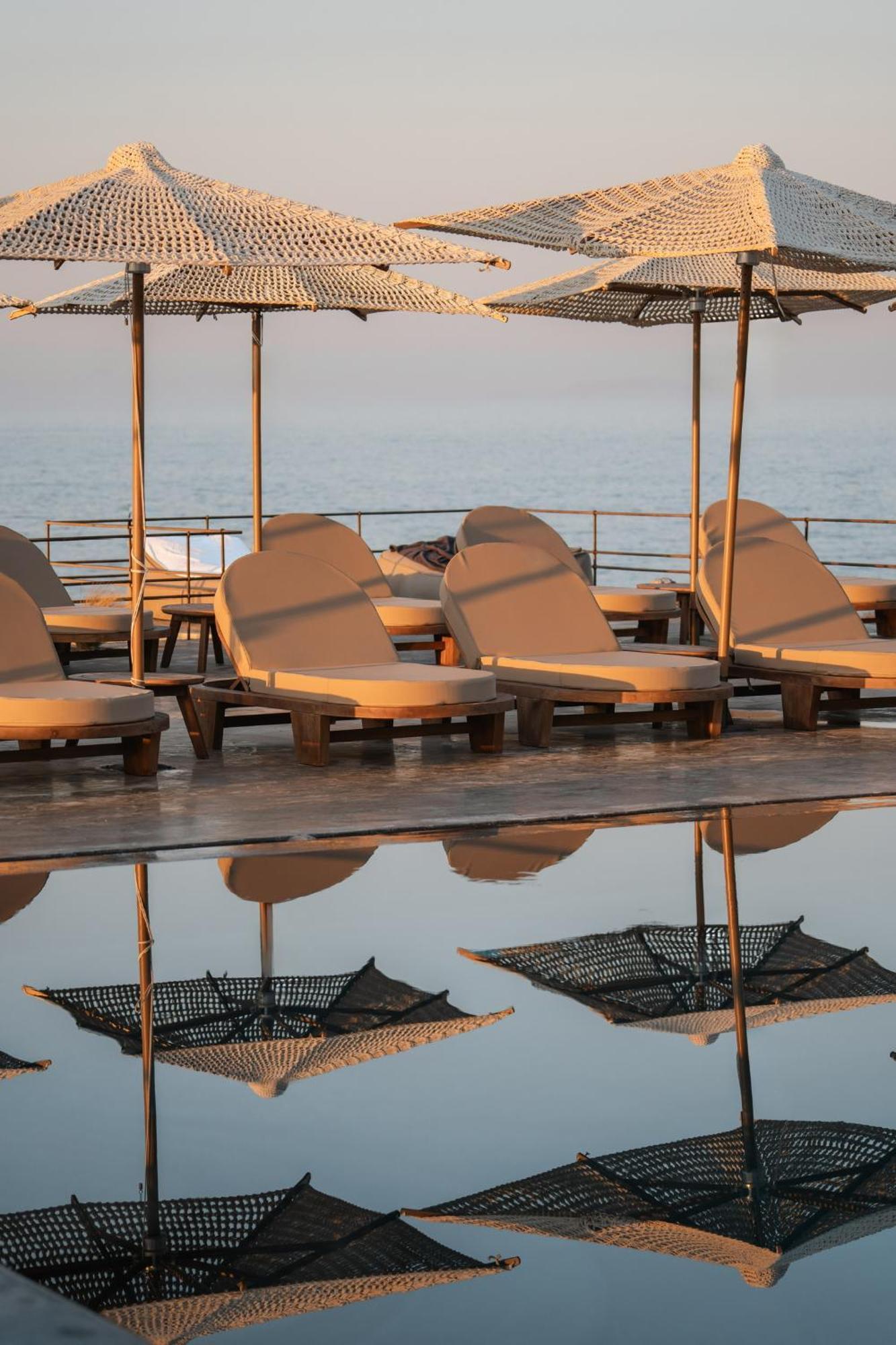 Colombos Beachfront Foinikiá Dış mekan fotoğraf