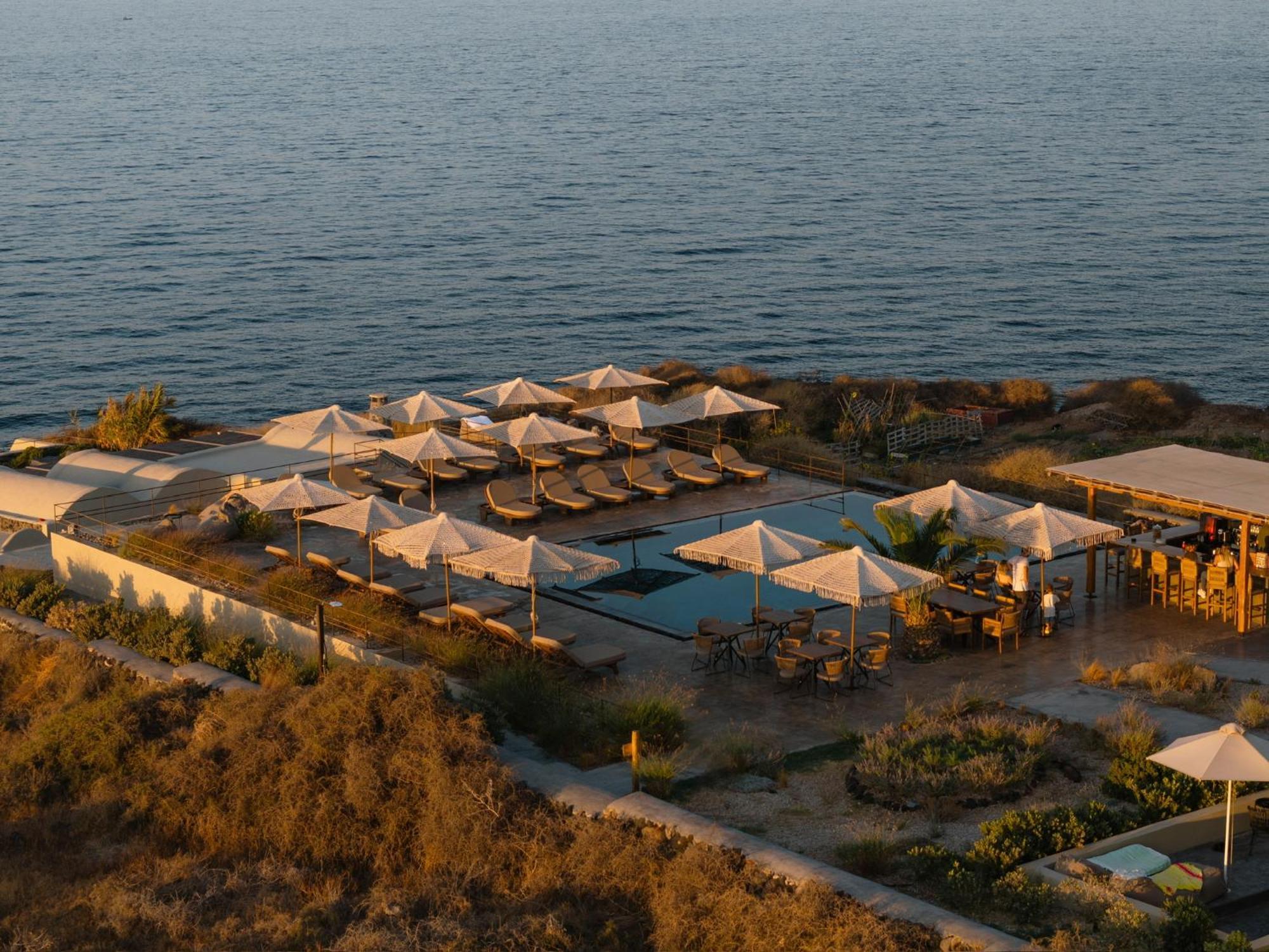 Colombos Beachfront Foinikiá Dış mekan fotoğraf