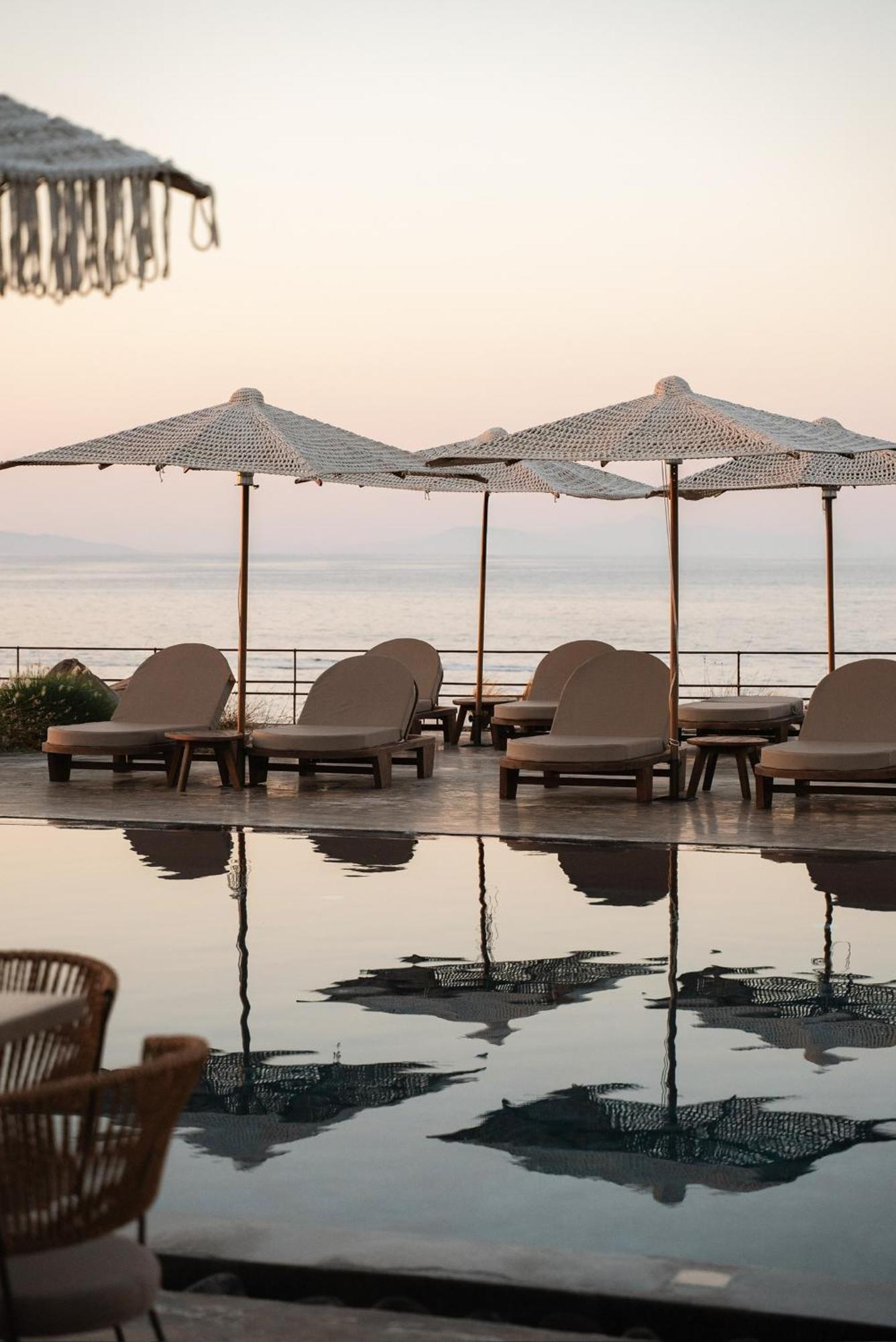 Colombos Beachfront Foinikiá Dış mekan fotoğraf