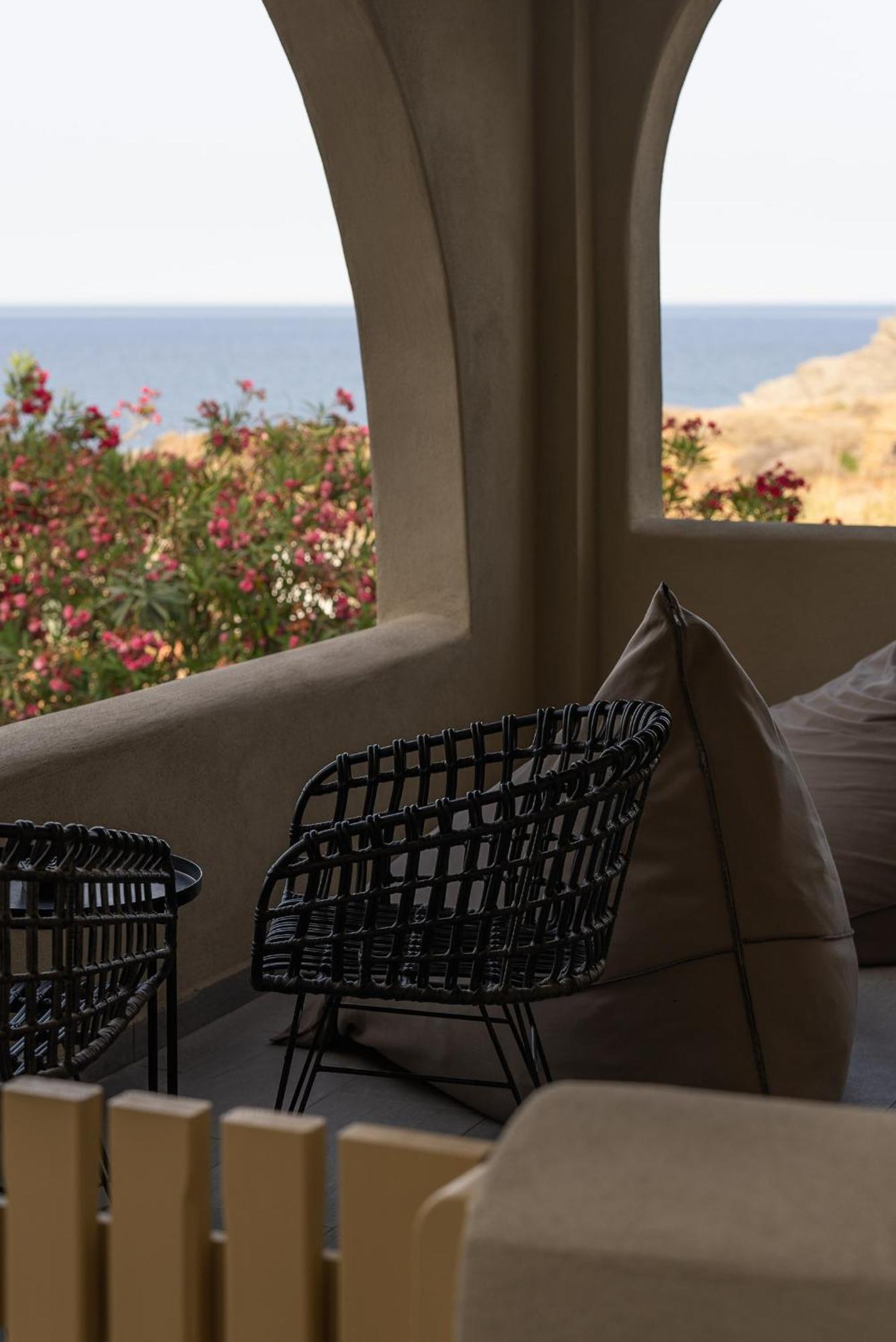 Colombos Beachfront Foinikiá Dış mekan fotoğraf