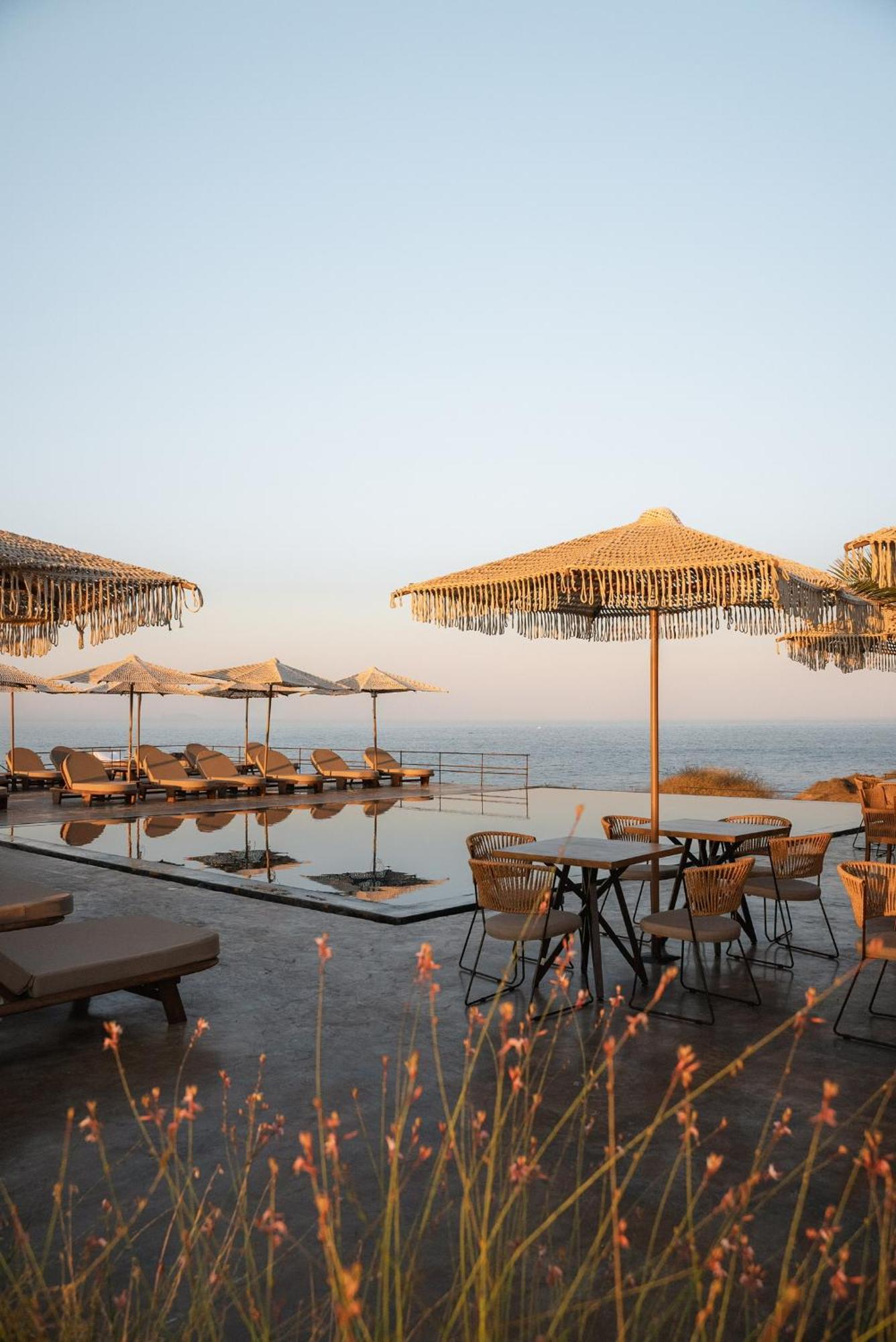Colombos Beachfront Foinikiá Dış mekan fotoğraf